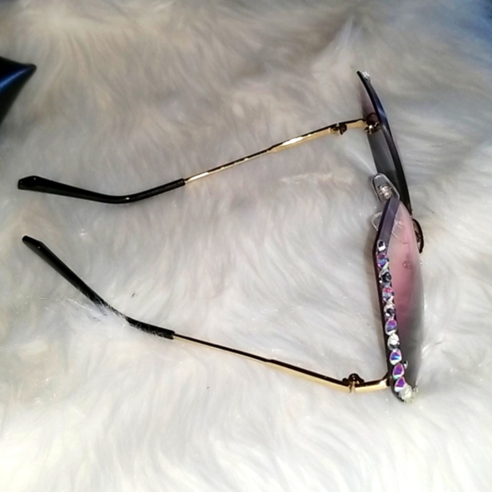BOUTIQUE 🍏 Purple Gradient Rimless Sunglasses w/ Rhinestones - Picture 7 of 9